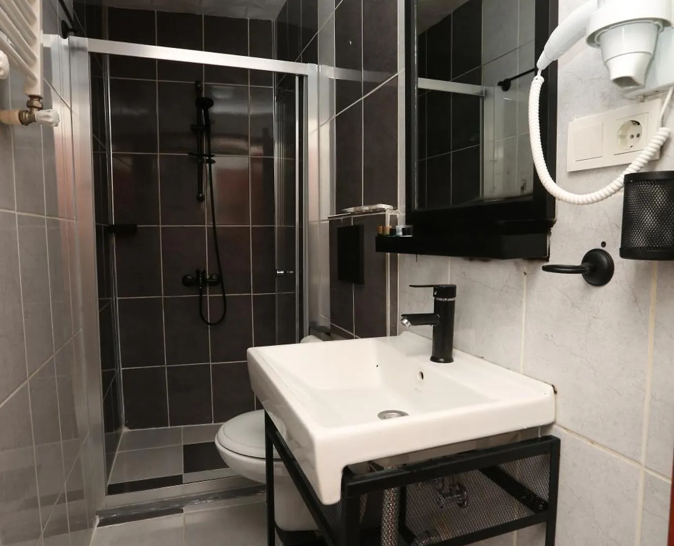 Perazre Hotel Istanbul 2*,