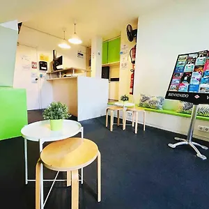 Pensiune And Basic Universitat For Young Barcelona